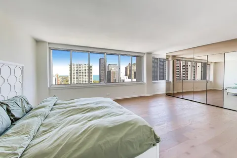 $1,350,000 | 1 East Schiller Street, Unit PHW, Chicago, IL 60610