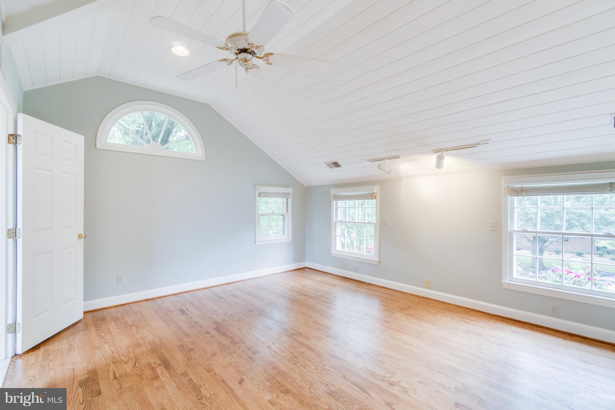 6105 Gloster Road Bethesda, MD 20816 - Photo 13 of 26 Master Bedroom 1 w Lots of Light, Palladian Window