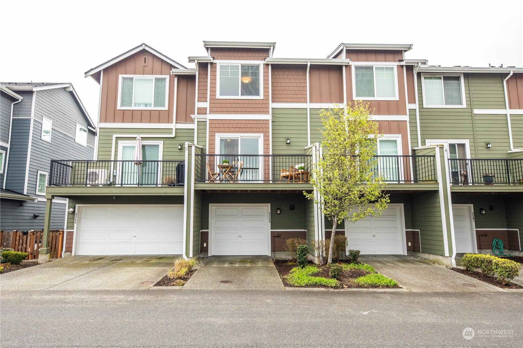 3345 30th Drive Everett, WA 98201 - Photo 27 of 37 a front view of a house