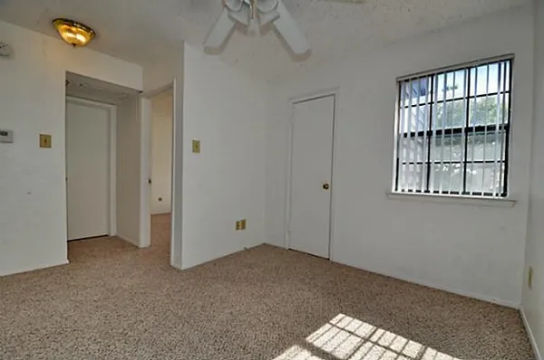 a view of empty room with window