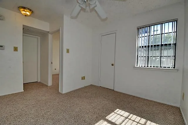 a view of empty room with window