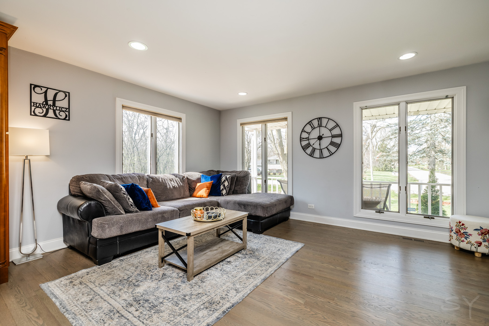 8001 William Drive Willowbrook, IL 60527 - Photo 15 of 73 a living room with furniture and a large window