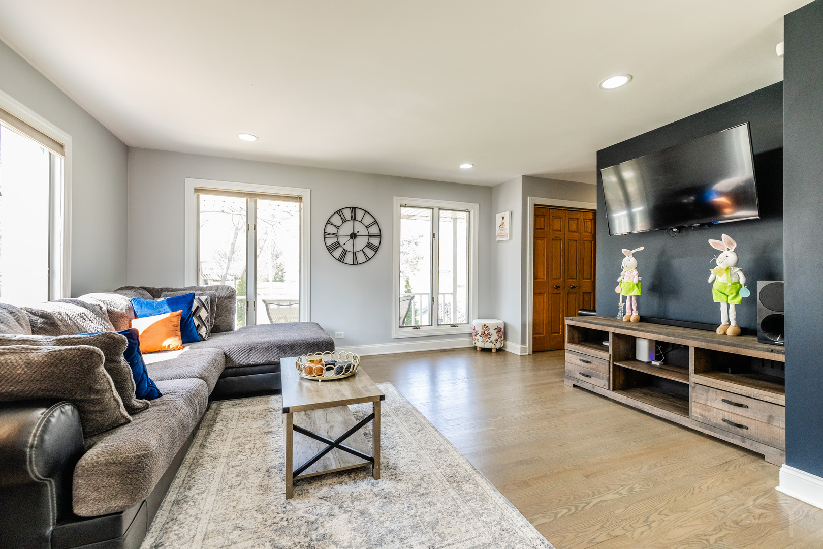 8001 William Drive Willowbrook, IL 60527 - Photo 16 of 73 a living room with furniture and a flat screen tv