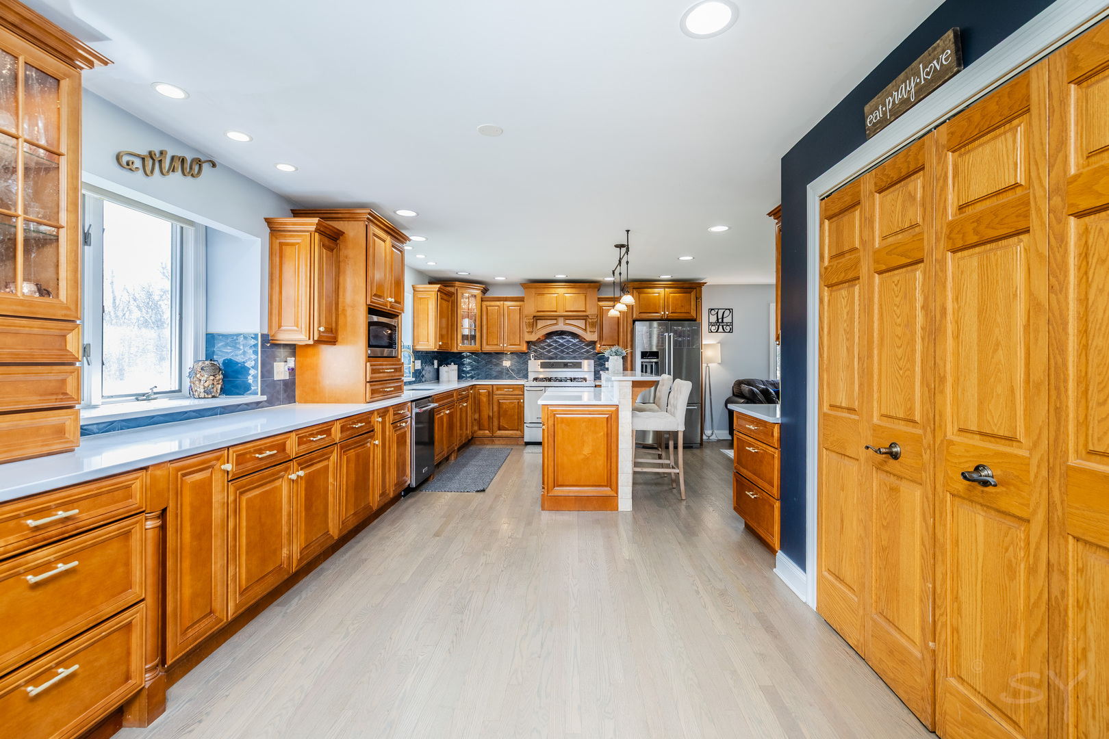 8001 William Drive Willowbrook, IL 60527 - Photo 3 of 73