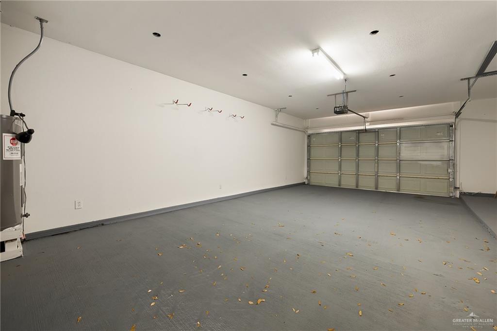 6112 Davis Lane Mission, TX 78574 - Photo 12 of 23 an empty room with a empty space