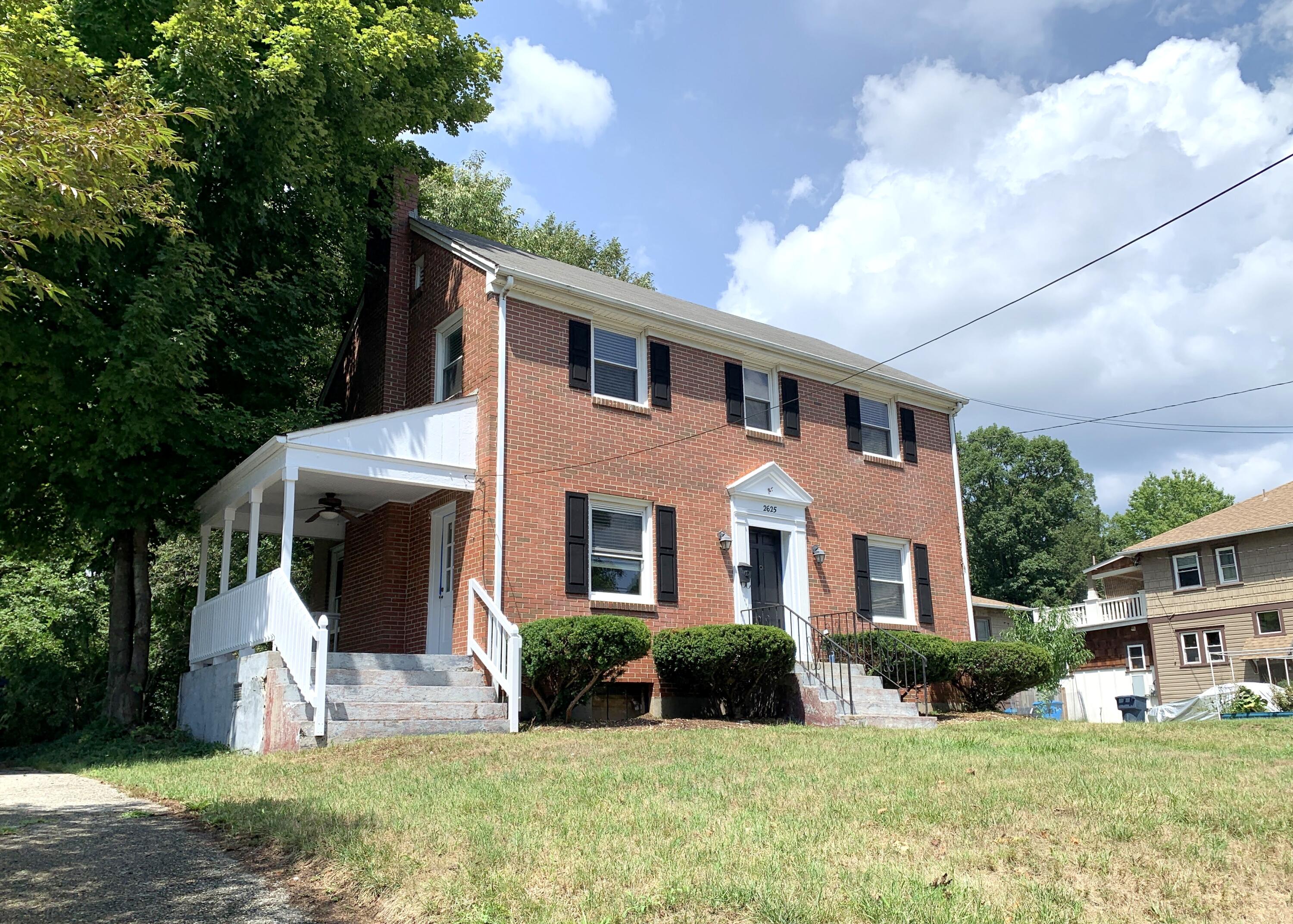 2625 Tillett Road Southwest Roanoke, VA 24015 - Photo 3 of 41 IMG_3421