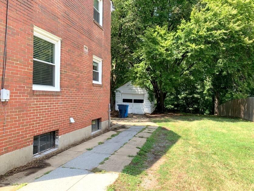 2625 Tillett Road Southwest Roanoke, VA 24015 - Photo 6 of 41 IMG_3424