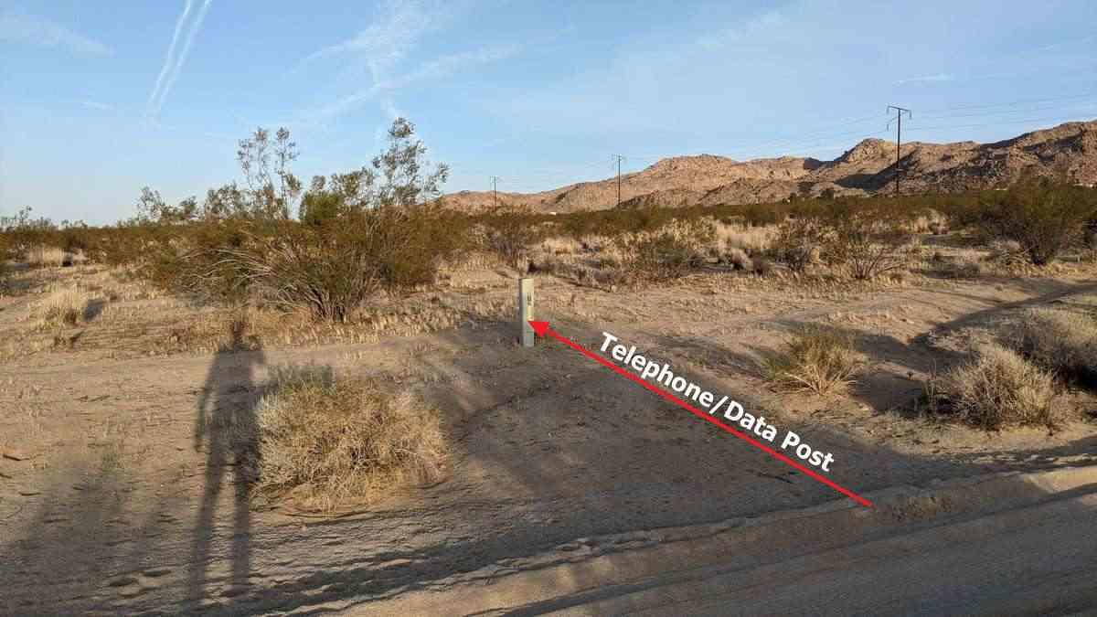 6742 Mile Square Road Joshua Tree, CA 92252 - Photo 8 of 13 a view of a dry yard with mountain