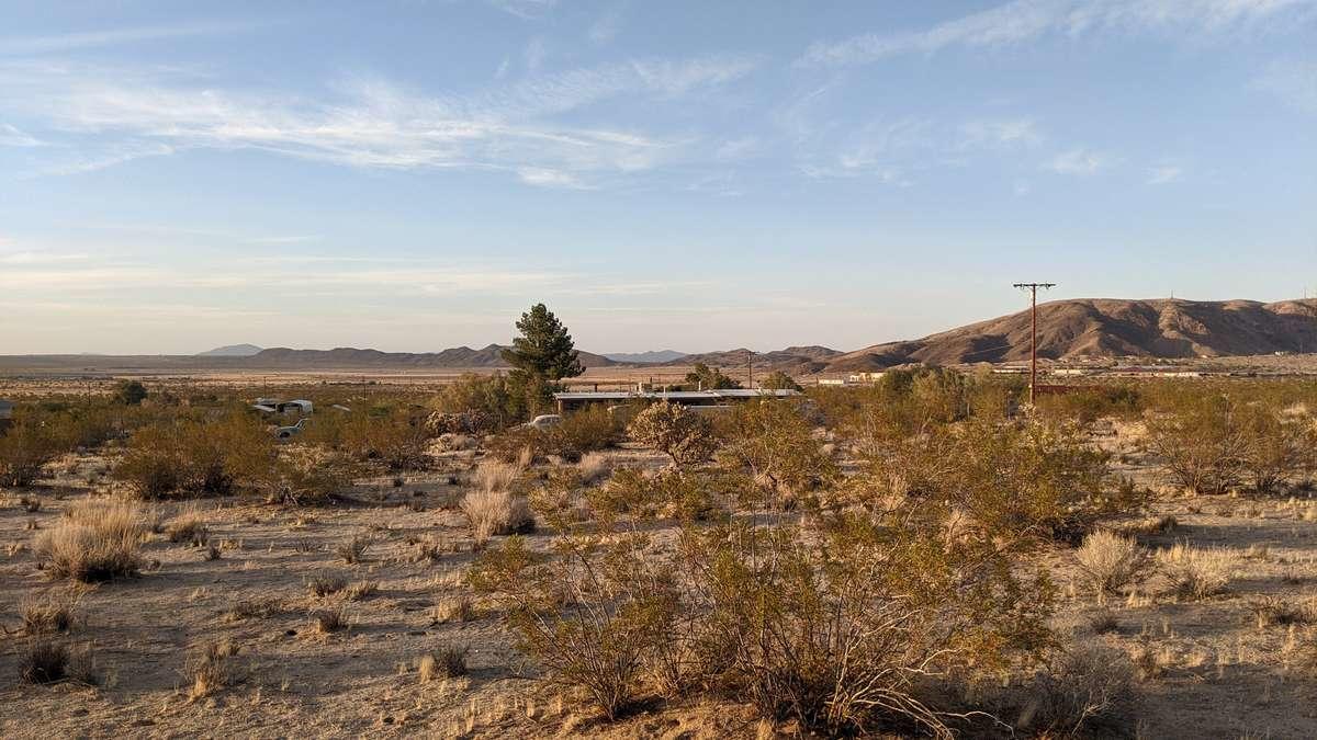 6742 Mile Square Road Joshua Tree, CA 92252 - Photo 10 of 13 a view of a city