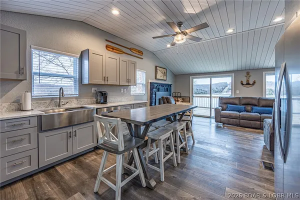 $450,000 | 1522 Duncan Drive, Edwards, MO 65326