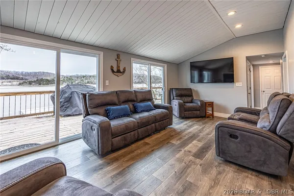 $450,000 | 1522 Duncan Drive, Edwards, MO 65326