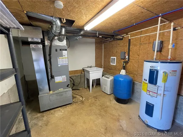 $450,000 | 1522 Duncan Drive, Edwards, MO 65326