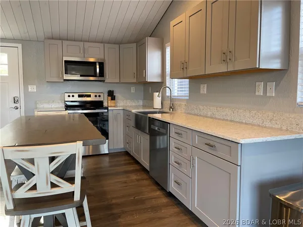 $450,000 | 1522 Duncan Drive, Edwards, MO 65326