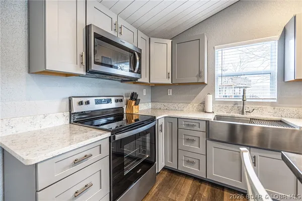 $450,000 | 1522 Duncan Drive, Edwards, MO 65326