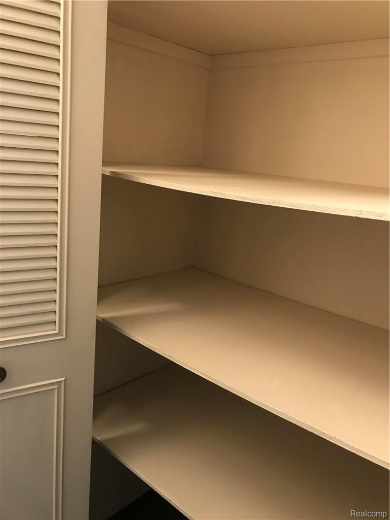 31225 Hoover Road Warren, MI 48093 - Photo 10 of 21 Room for everything