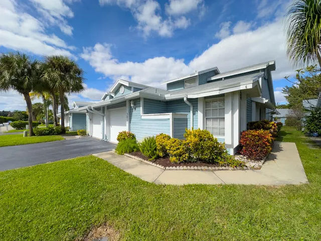 $289,500 | 3851 Island Club Circle East, Lake Worth, FL 33462