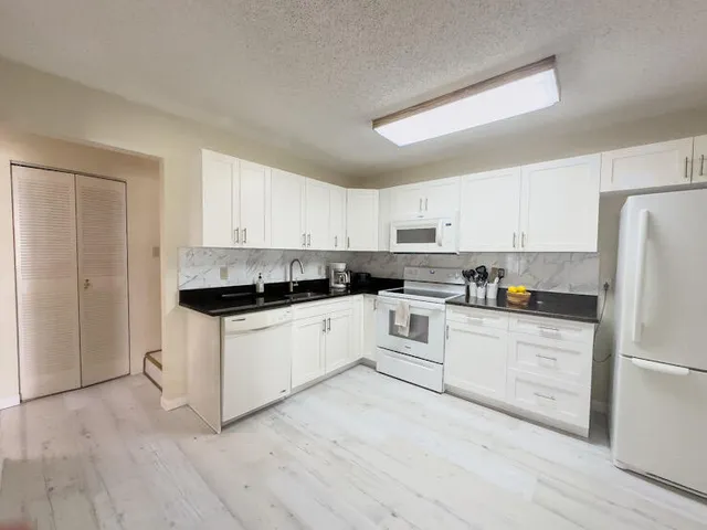 $289,500 | 3851 Island Club Circle East, Lake Worth, FL 33462