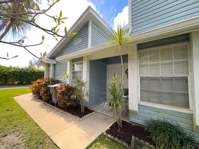 $289,500 | 3851 Island Club Circle East, Lake Worth, FL 33462