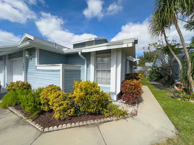 $289,500 | 3851 Island Club Circle East, Lake Worth, FL 33462