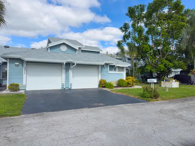 $289,500 | 3851 Island Club Circle East, Lake Worth, FL 33462