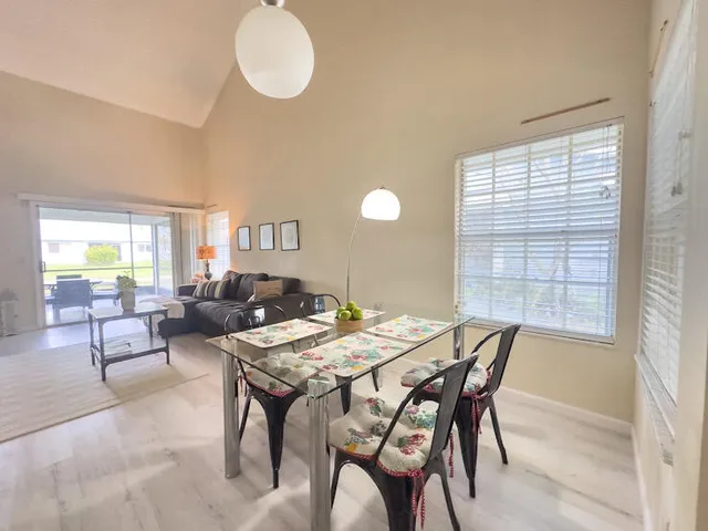 $289,500 | 3851 Island Club Circle East, Lake Worth, FL 33462