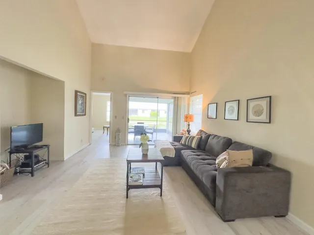 $289,500 | 3851 Island Club Circle East, Lake Worth, FL 33462