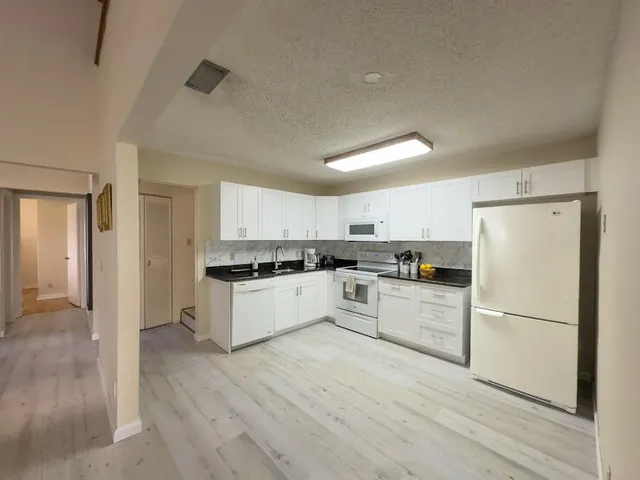 $289,500 | 3851 Island Club Circle East, Lake Worth, FL 33462