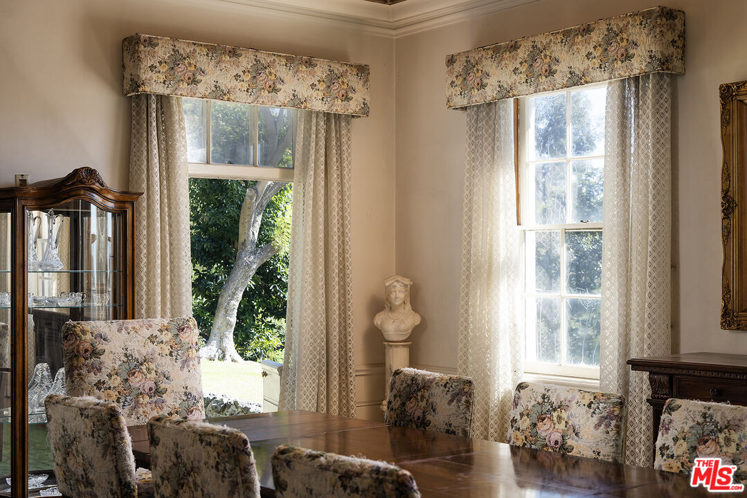 7141 Senalda Road Los Angeles, CA 90068 - Photo 11 of 26 a front view of a house