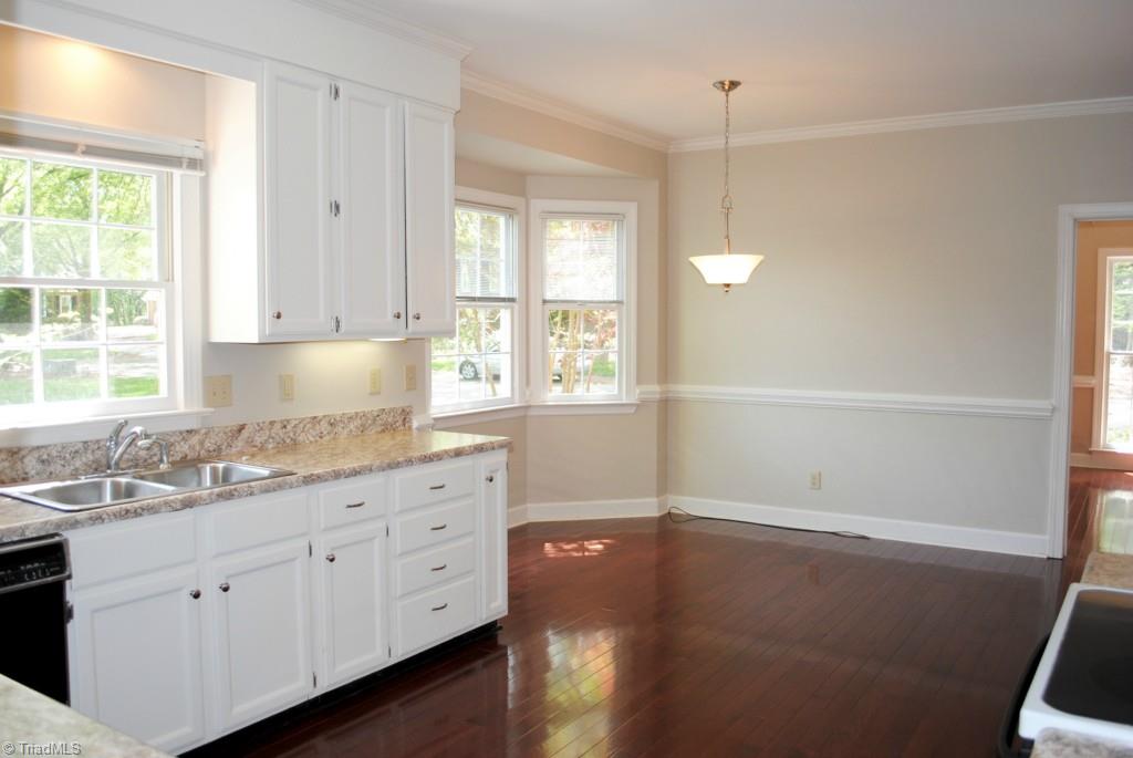 1252 Stadler Ridge Road Winston-Salem, NC 27106 - Photo 2 of 24 Kitchen & Breakfast