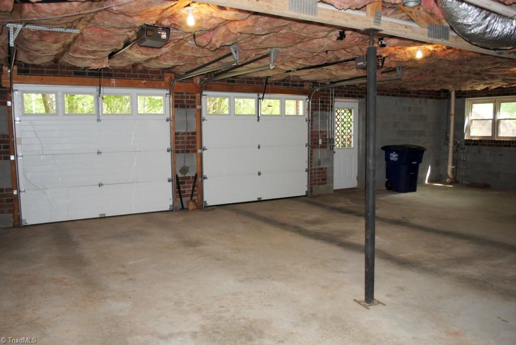 1252 Stadler Ridge Road Winston-Salem, NC 27106 - Photo 14 of 24 Garage