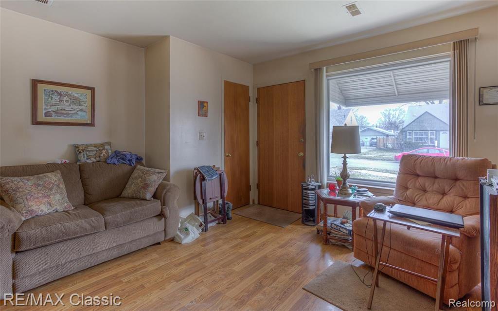 2829 Kenmore Road Berkley, MI 48072 - Photo 4 of 19 Gallery Image 4