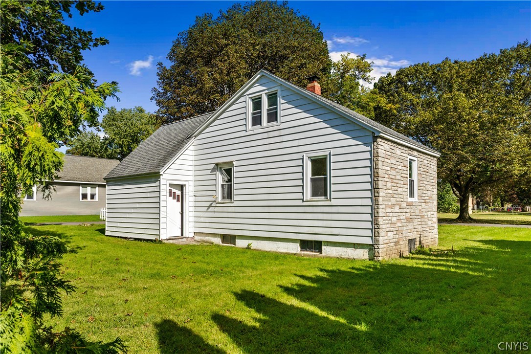 413 Buchanan Road Utica, NY 13502 - Photo 4 of 17 Gallery Image 4
