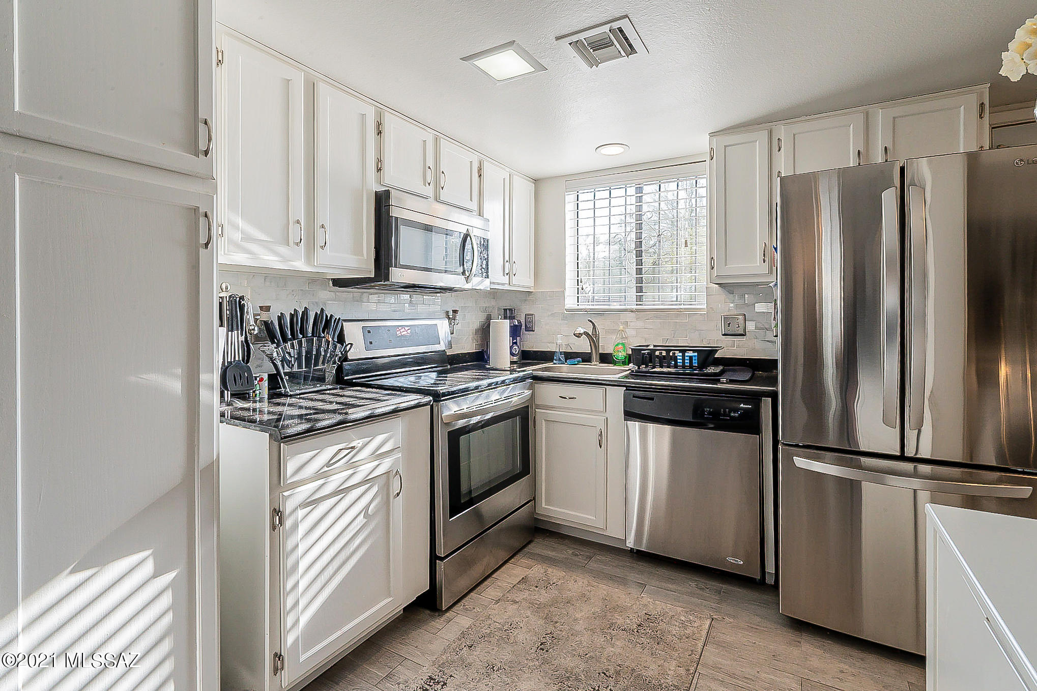 102 East Pastime Road Tucson, AZ 85705 - Photo 7 of 28