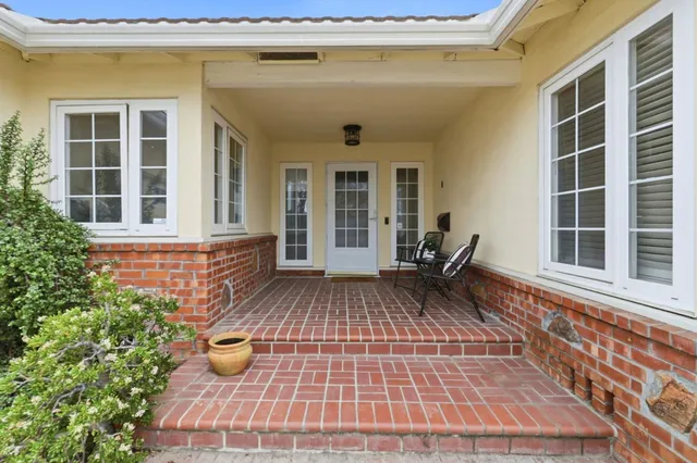 a view of house with a outdoor space