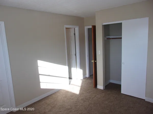 a view of empty room with front door