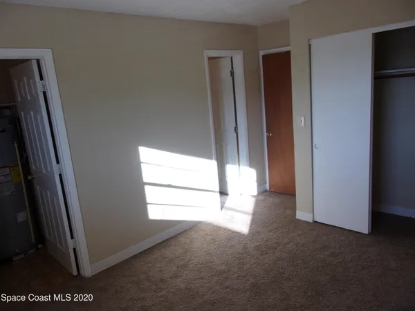 a view of empty room with front door