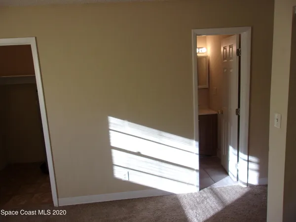 a view of empty room with front door