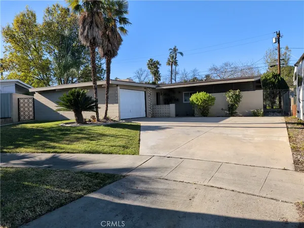 $2,795 | 3836 Gates Place, Riverside, CA 92504