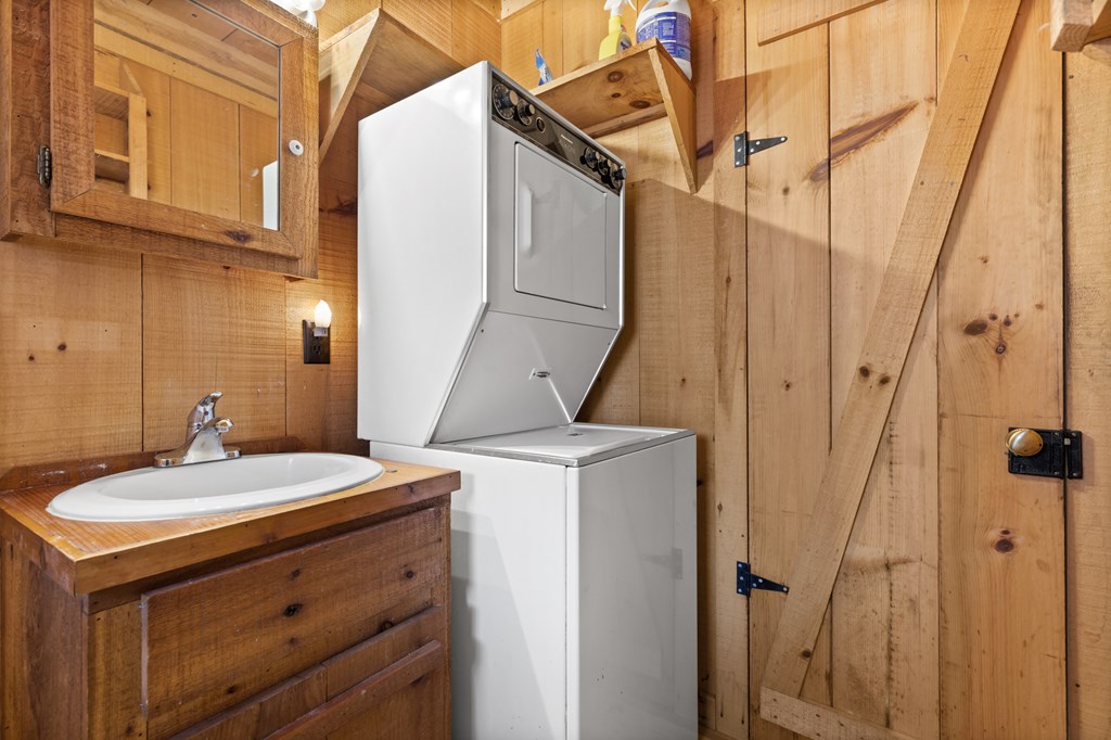 104 Big Tree Road Suches, GA 30572 - Photo 15 of 19 a utility room with dryer and washer