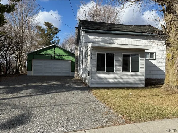 $1,400 | 215 East Hoard Street, Watertown, NY 13601