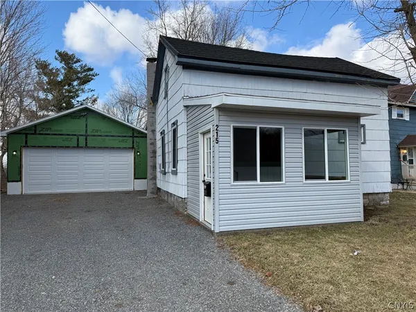 $1,400 | 215 East Hoard Street, Watertown, NY 13601