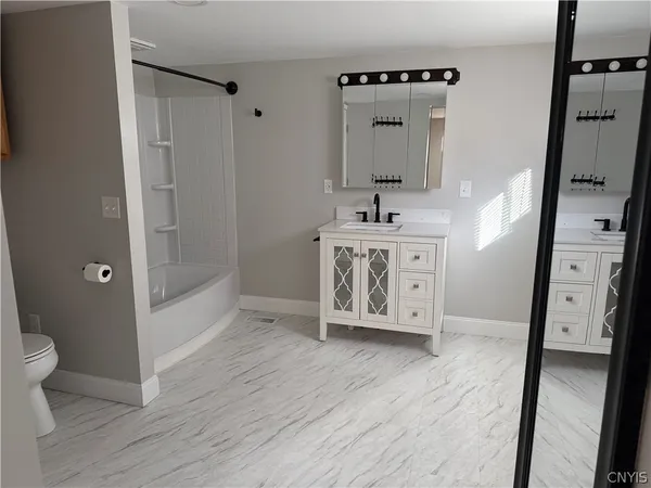 $1,400 | 215 East Hoard Street, Watertown, NY 13601