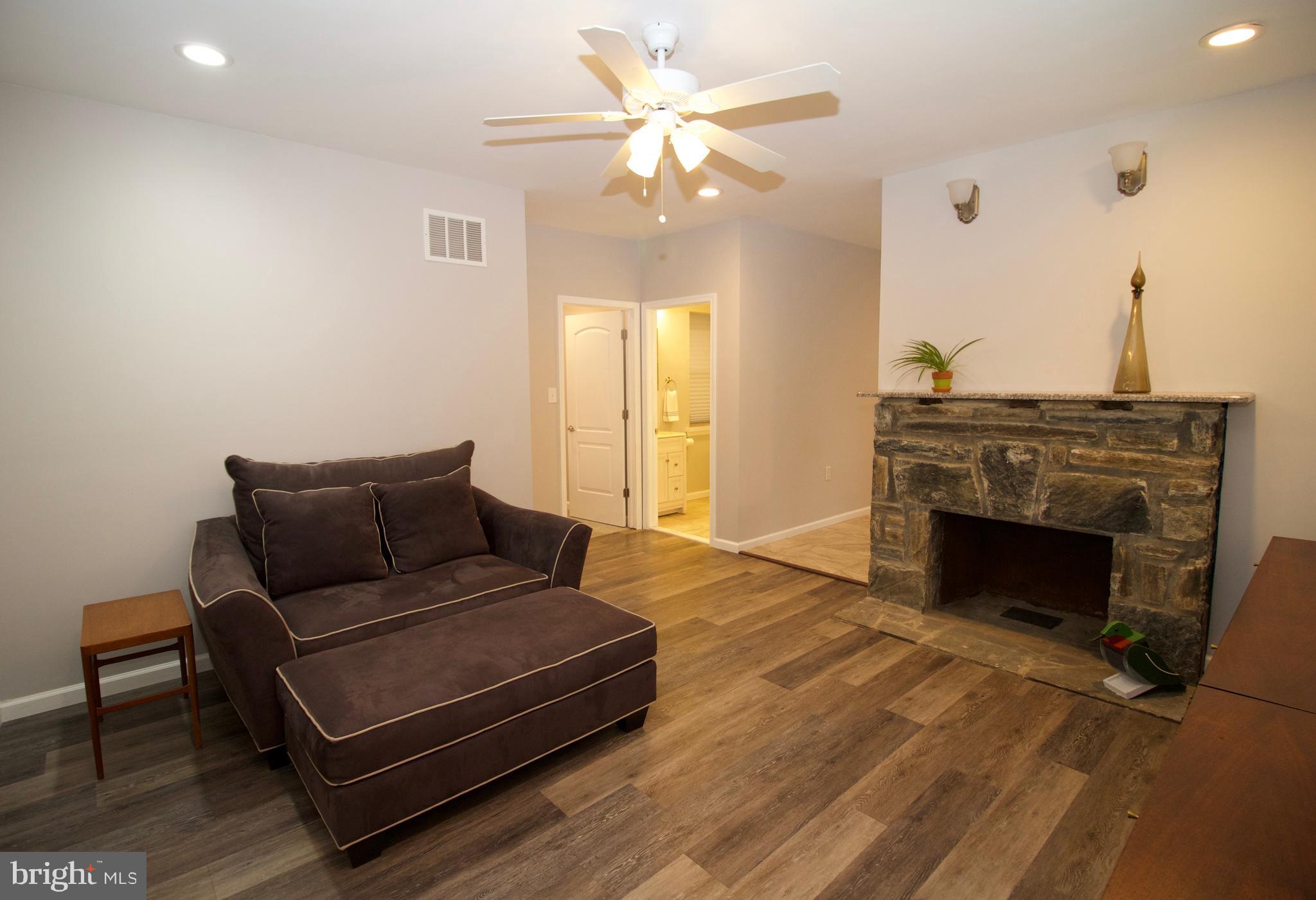 407 Welsh Road Huntingdon Valley, PA 19006 - Photo 20 of 32 In-Law Suite Sitting Area