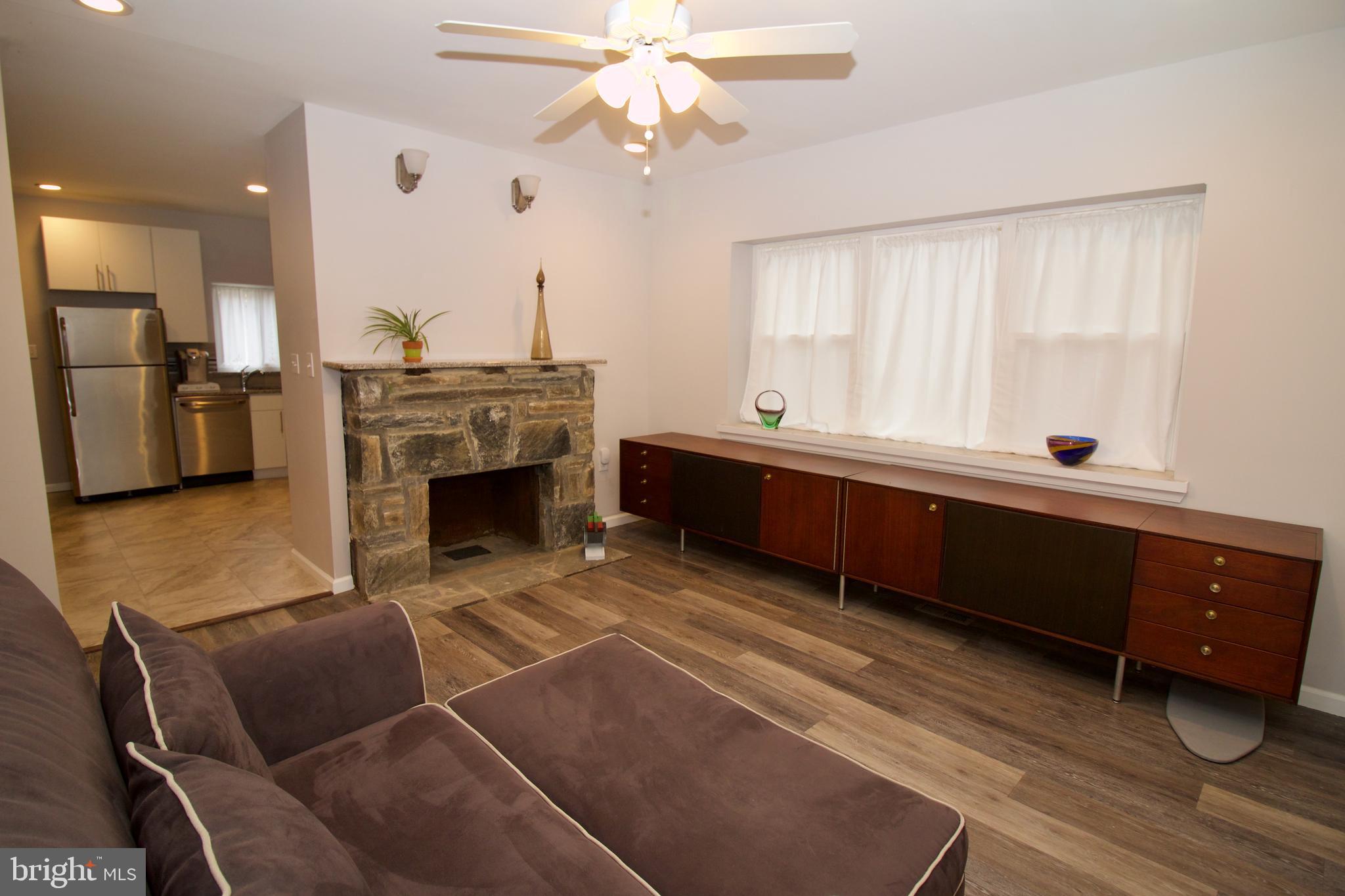 407 Welsh Road Huntingdon Valley, PA 19006 - Photo 21 of 32 In-Law Suite Sitting Area