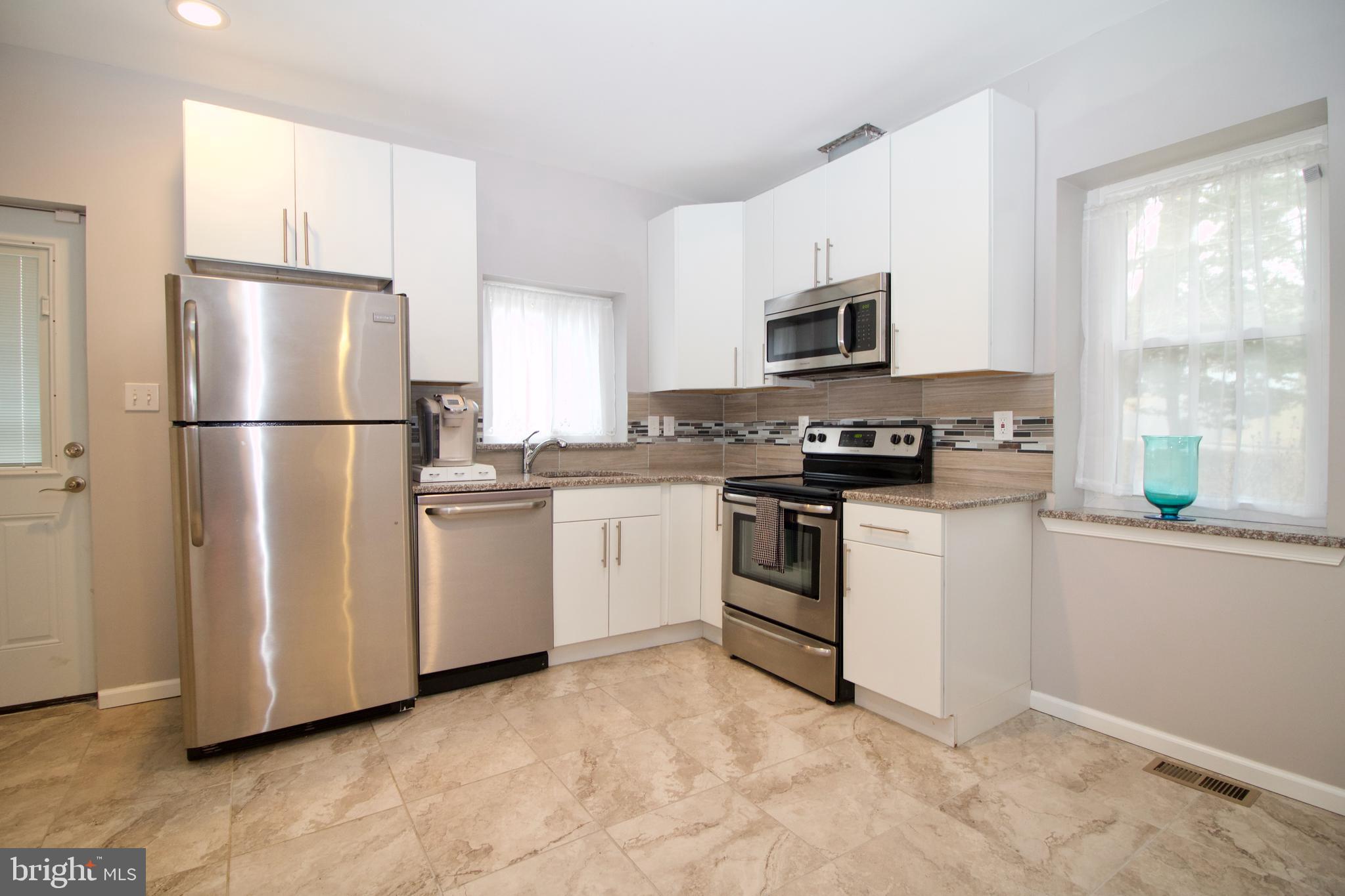 407 Welsh Road Huntingdon Valley, PA 19006 - Photo 22 of 32 In-Law Suite Kitchen