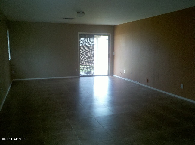 16233 West Hearn Road Surprise, AZ 85379 - Photo 2 of 15 2011-03-21_13-11-29_539
