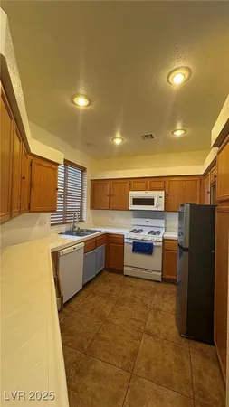 $1,495 | 5155 West Tropicana Avenue, Unit 2068, Las Vegas, NV 89103