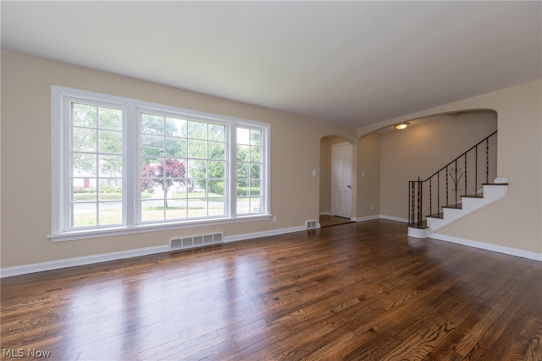 1131 Haselton Road Cleveland Heights, OH 44121 - Photo 5 of 31