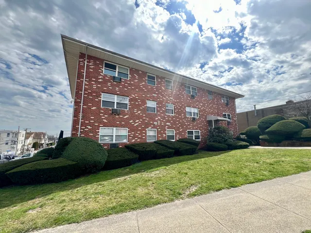 $1,350 | 35 Beers Street, Unit 202, Bridgeport, CT 06606