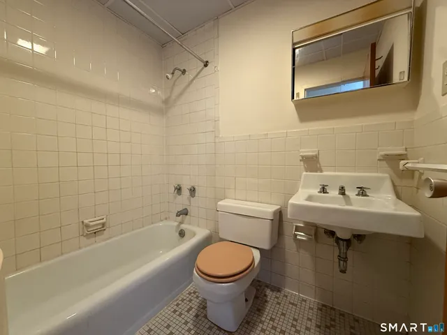 $1,350 | 35 Beers Street, Unit 202, Bridgeport, CT 06606